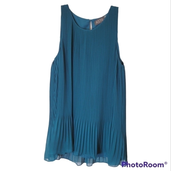 ❤️Astr teal green chiffon pleated lined sleeveless top - Picture 4 of 7